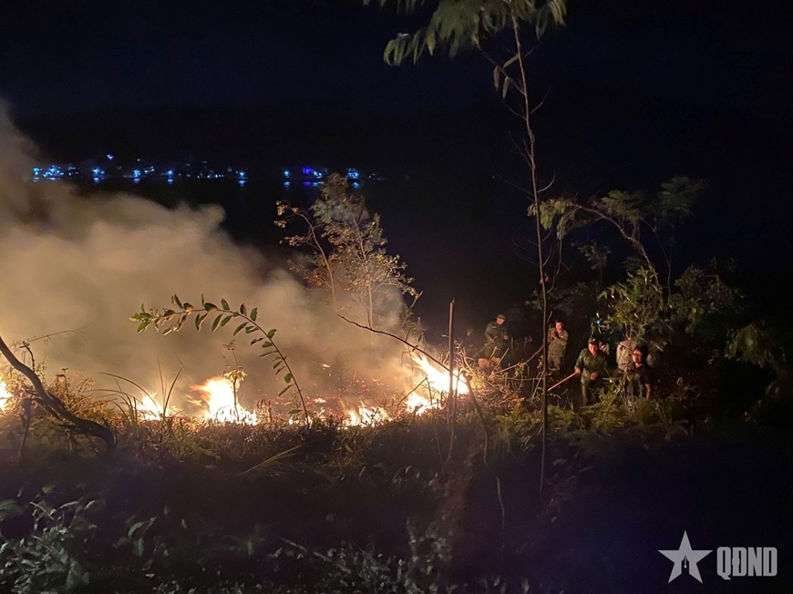 Forest fire fully contained overnight in central Vietnam